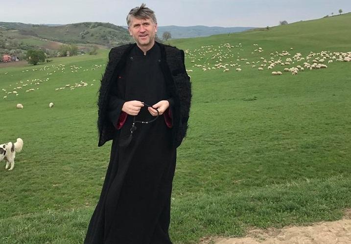 Pomohaci, cercetat pentru că ar fi încercat să corupă sexual un adolescent de 17 ani, a fost caterisit