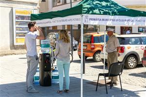 Corturi anticaniculă şi apă gratis la Cluj