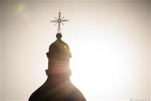 Biserica, refugiu pe caniculă. Patriarhia Română îndeamnă la ajutorarea celor afectați de căldură