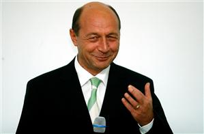 Băsescu, despre măsurile luate de PSD care nu apar în program: Măi Dragnea, ieşi afara...!