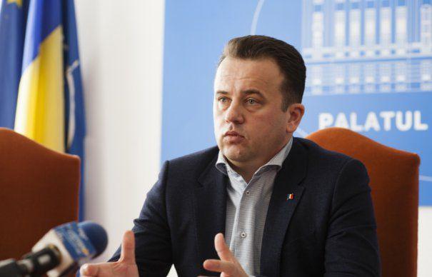 Ministrul Educaţiei: Niciun material auxiliar nu mai este valabil începând de astăzi