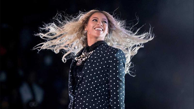 FOTO | Cum arată rochia mini de doar 179 de dolari purtată de Beyonce