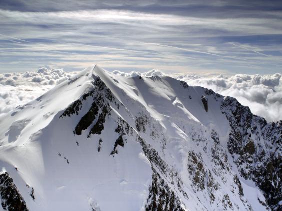 Tragedie în Mont Blanc. Un alpinist român a căzut de la peste 600 de metri