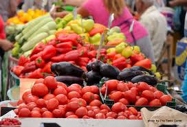 34.000 de lei amenzi pentru comerţ neautorizat la Cluj. Tone de fructe şi legume, confiscate