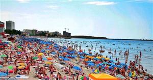 Vacanţă de formare profesională. Cum merg bugetarii la mare, cu familia, pe banii noştri