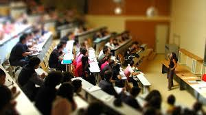 Aproximativ 500.000 de studenţi încep, astăzi, cursurile. Cei mai mulţi sunt la studii de licenţă