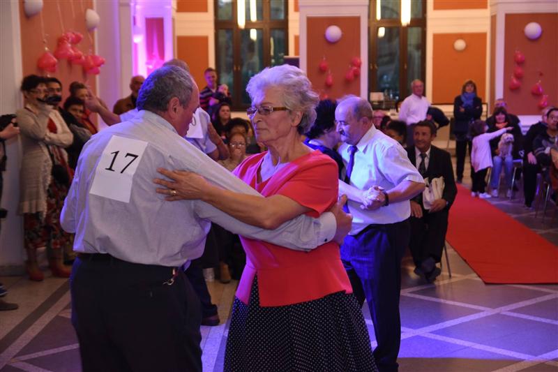 Pensionarii clujeni au făcut show la Casino FOTO