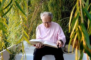 Un scriitor de 102 ani, premiat la Cluj