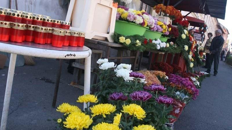 De unde se pot cumpăra flori şi lumânări pentru Luminaţie