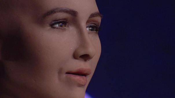 Interviu cu un ROBOT. Declaraţia unui android înzestrat cu inteligenţă artificială, într-o emisiune televizată