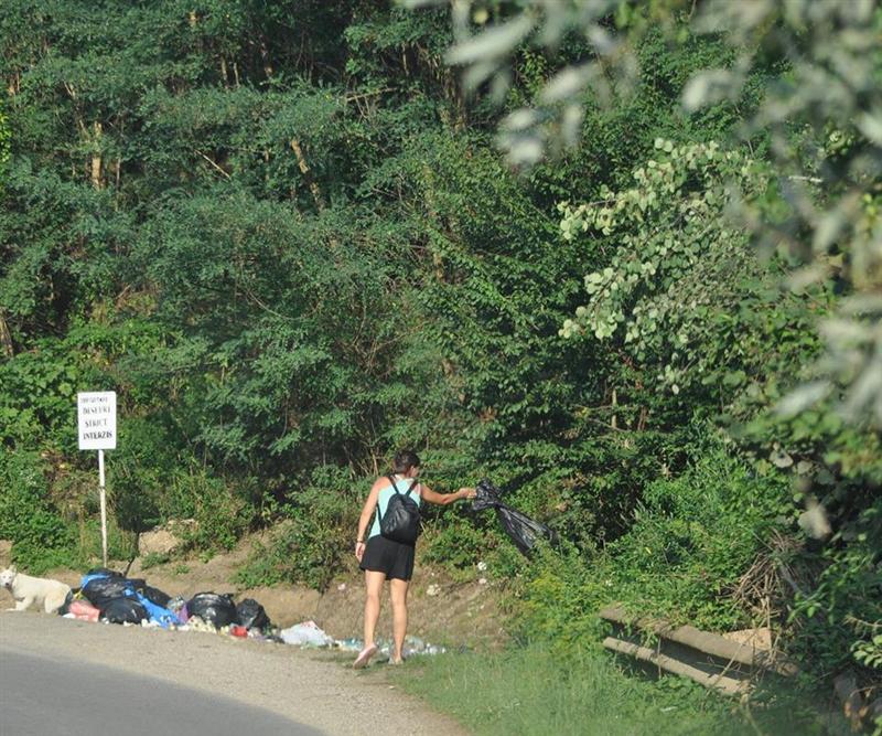 CJ a strâns gunoiul din Tarniţa. Cei suprinşi aruncând gunoi acoperă costurile FOTO