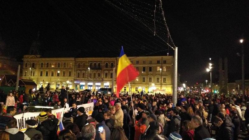 PROTESTE faţă de Revoluţia fiscală, în ţară. BUCUREŞTI: Doi protestatari, ridicaţi de jandarmi/ CLUJ: 