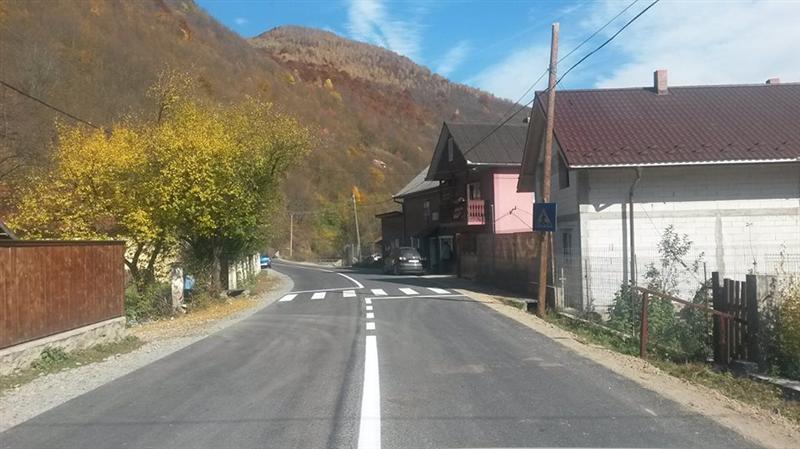 Marcaje rutiere pe drumurile proaspăt asfaltate ale Clujului FOTO