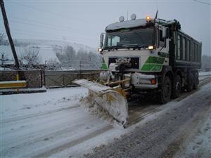Nu sunt drumuri blocate în Cluj după ninsoarea de luni noaptea 