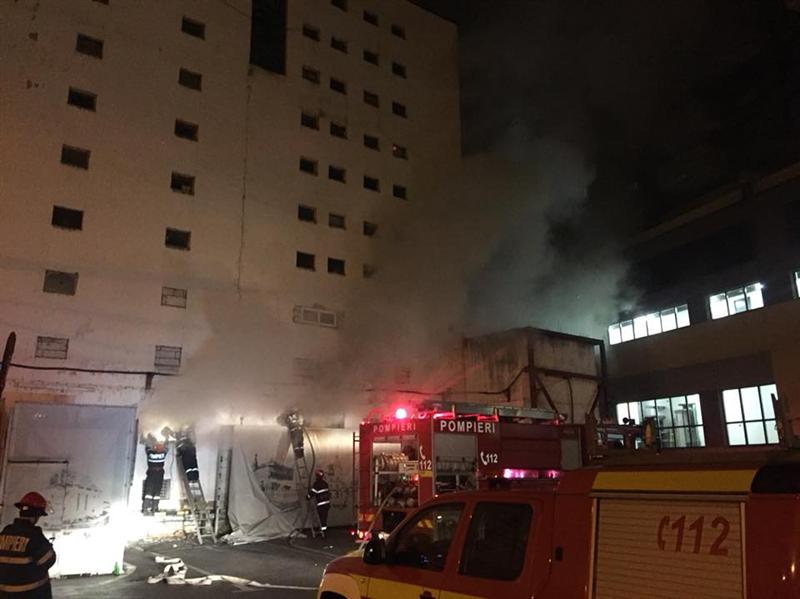 Incendiu la Cluj. 70 de persoane evacuate FOTO