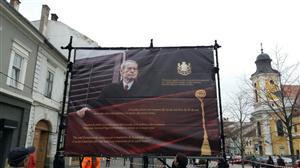 Portret imens al Regelui, instalat în centrul Clujului