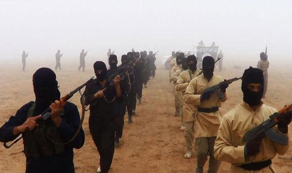 Ministrul Apărării, declaraţie şocantă: Britanicii care s-au alăturat reţelei Stat Islamic ar trebui vânaţi şi ucişi