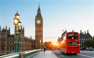 Românii vor putea continua să locuiască, să studieze şi să muncească în UK. Vezi condiţia