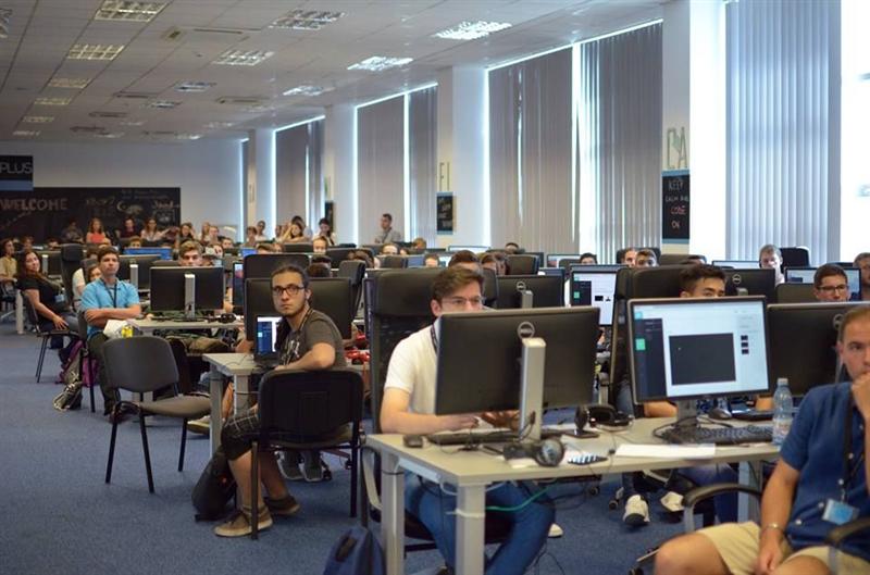 Academia IT gratuită din Cluj, replicată la București