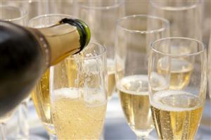 Istoria nebănuită a șampaniei, ”licoarea cu defect”