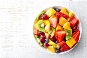 Salata de fructe, sănătate curată într-un bol! VEZI ce vitamine conţine şi cum e indicat să le consumi