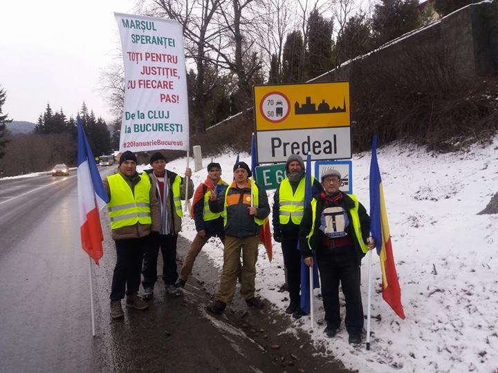Cluj - Bucureşti pe jos, pentru legile justiţiei. Protestatarii trec Carpaţii