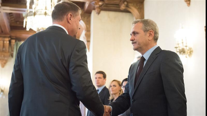 Cum joacă Klaus Iohannis în războiul PSD-ului cu România