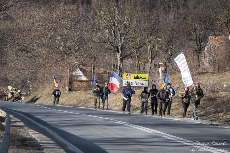 Cluj-Bucureşti pe jos, pentru legile Justiţiei. Grupul a ajuns la 25 de persoane