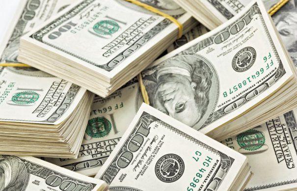 Curs BNR. Dolarul scade pe plan internaţional şi atinge la Bucureşti valoarea minimă a ultimilor patru ani