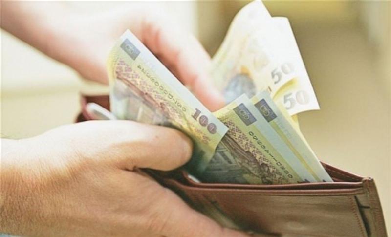 Modificare în programul de guvernare: Salariul minim nu va mai creşte ca Făt-Frumos în următorii ani