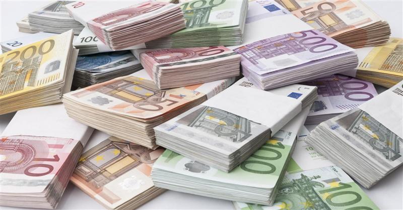2 miliarde de euro de pe pieţe internaţionale de capital. 