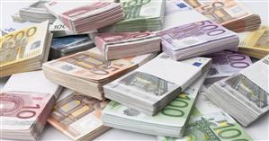 2 miliarde de euro de pe pieţe internaţionale de capital. 