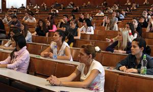 O asociaţie din Cluj cere Ministerului Educaţiei închiderea unor linii de studiu în limbi străine