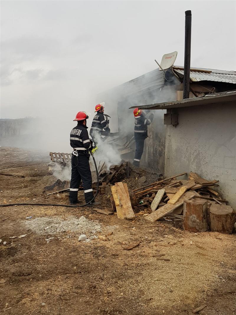 Bărbat mort în incendiu la Cluj FOTO
