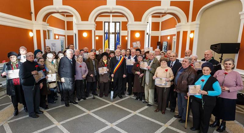 Emil Boc a premiat cuplurile clujene care au aniversat 50 de ani de casatorie 