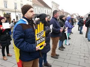 Protest în tăcere în faţa sediului PSD Cluj  FOTO/VIDEO