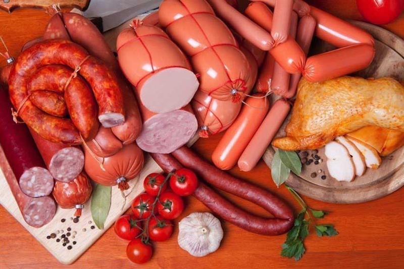 Consumul de băuturi carbogazoase sau mezeluri ultraprocesate ar putea creşte riscul de cancer