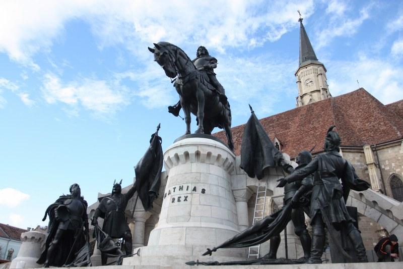 Aniversarea a 575 de ani de la naşterea lui Matei Corvin. Restricţii auto în centrul Clujului