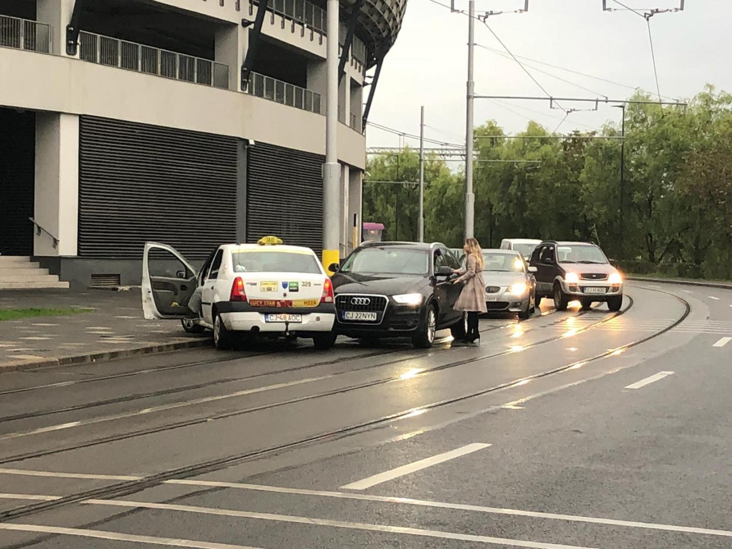 Încă o maşină răsturnată în Someş. Şoferiţa ar fi avut viteză