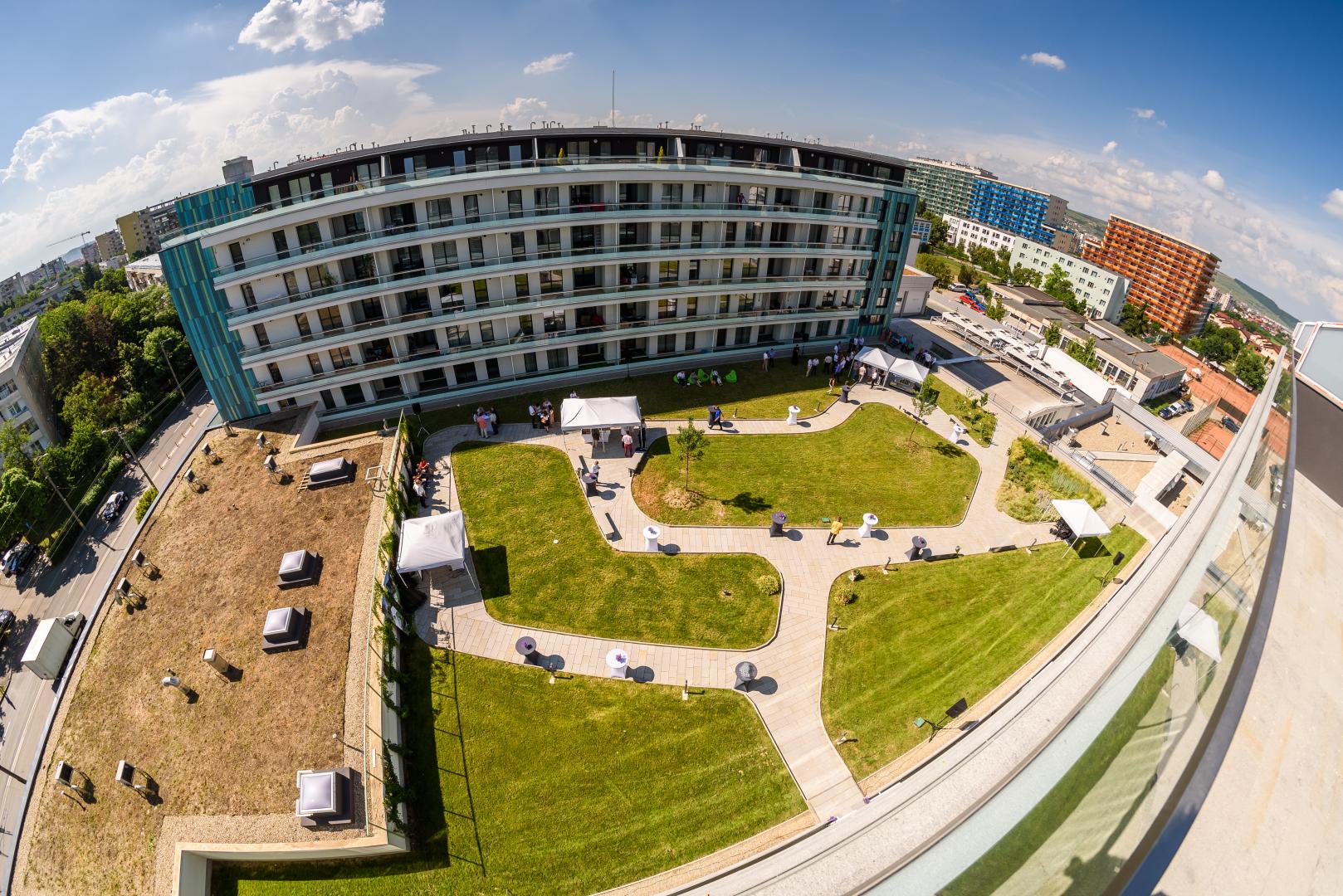 A fost inaugurat “West Side Park”, ansamblul cu unica fațadă inteligentă din Cluj și cea mai mare terasă suspendată din Transilvania