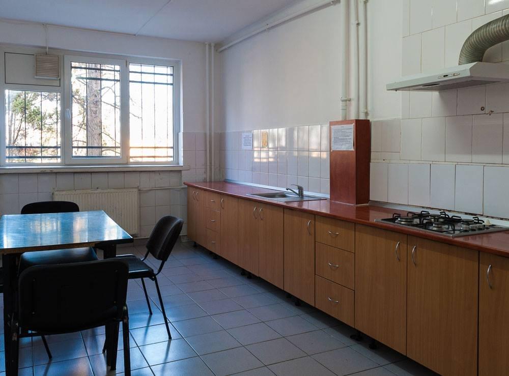 Student în Cluj. Cât scoţi din buzunar pentru o cameră de cămin vs. o cameră în apartament închiriat