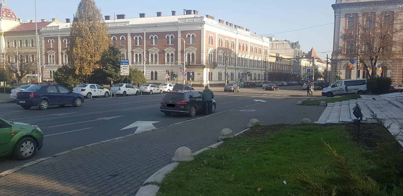 Laș sau nesimțit? A lovit o mașină și a fugit - VIDEO