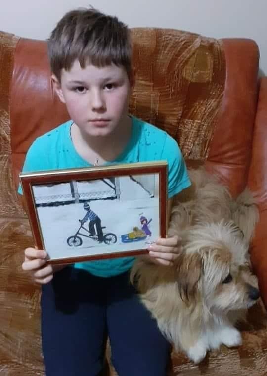 Băiețelul din Cluj care își plimba câinele cu sania a mai primit un cadou surpriză