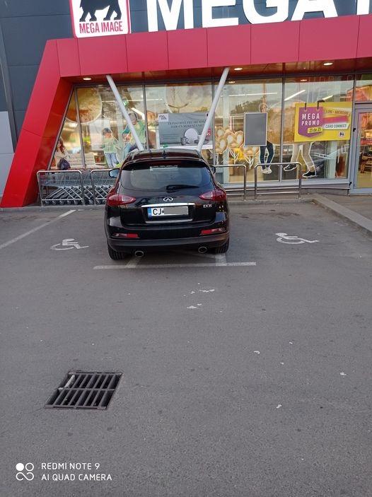 JOS PERMISUL! Șoferi de weekend... la proba "parcare sincron" la cumpărături