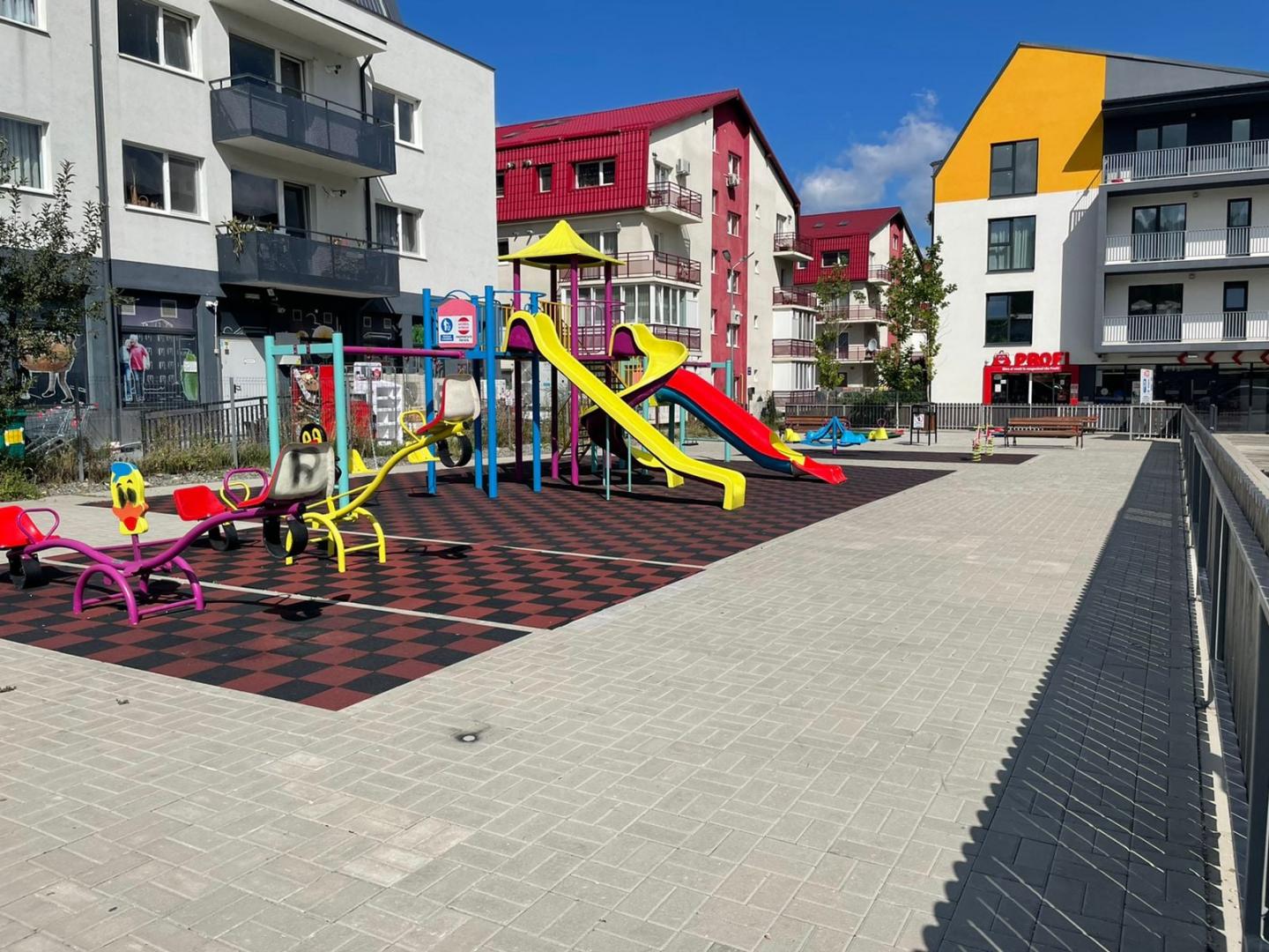 Parc de joacă nou în Florești. E dotat și cu camere de supraveghere