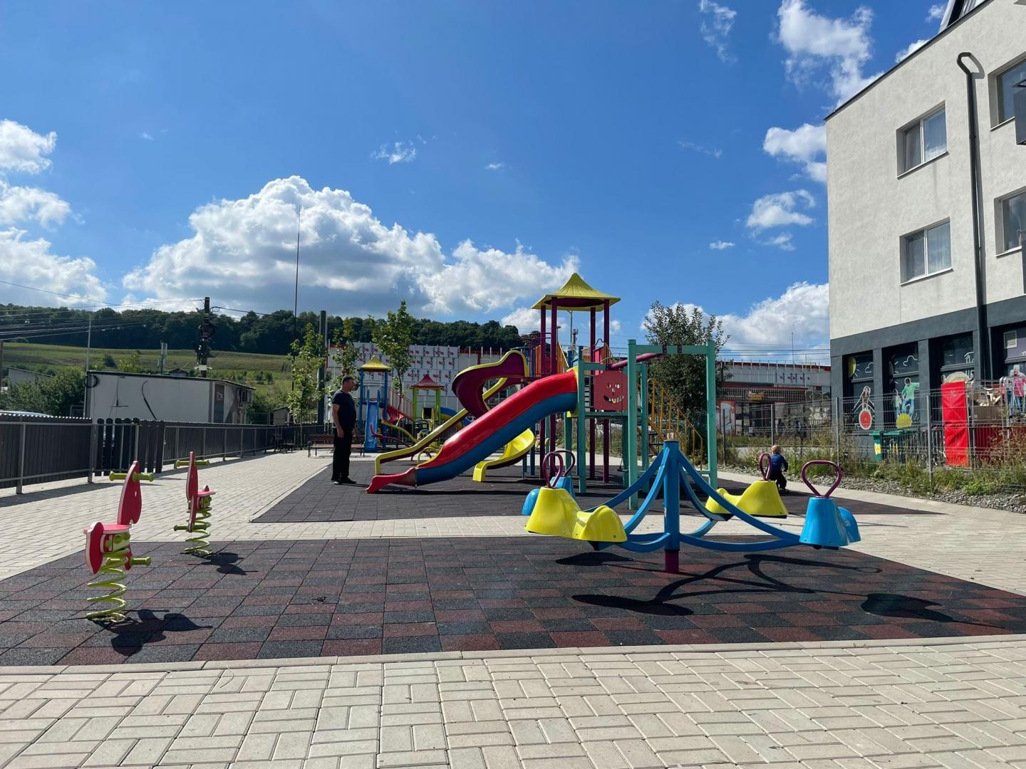 Parc de joacă nou în Florești. E dotat și cu camere de supraveghere