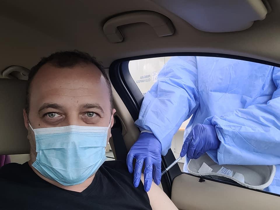 Rând la vaccinare în weekend la Drive-thru: "Am stat frumos la coadă, aproximativ 30 de minute"
