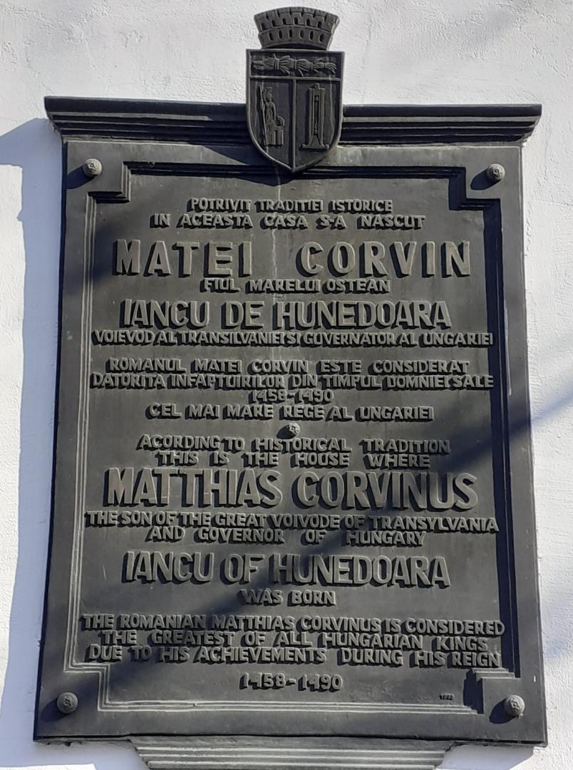 CASA MATEI CORVIN – Unul dintre cele mai vechi monumente istorice din Cluj-napoca. Edificiul reprezintă o tranziție de la stilul gotic la cel renascen