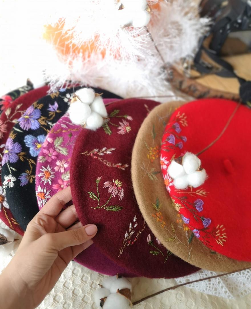 După pierderea locului de muncă a investit 400 de euro pentru a tansforma pasiunea pentru broderie în afacere la Cluj