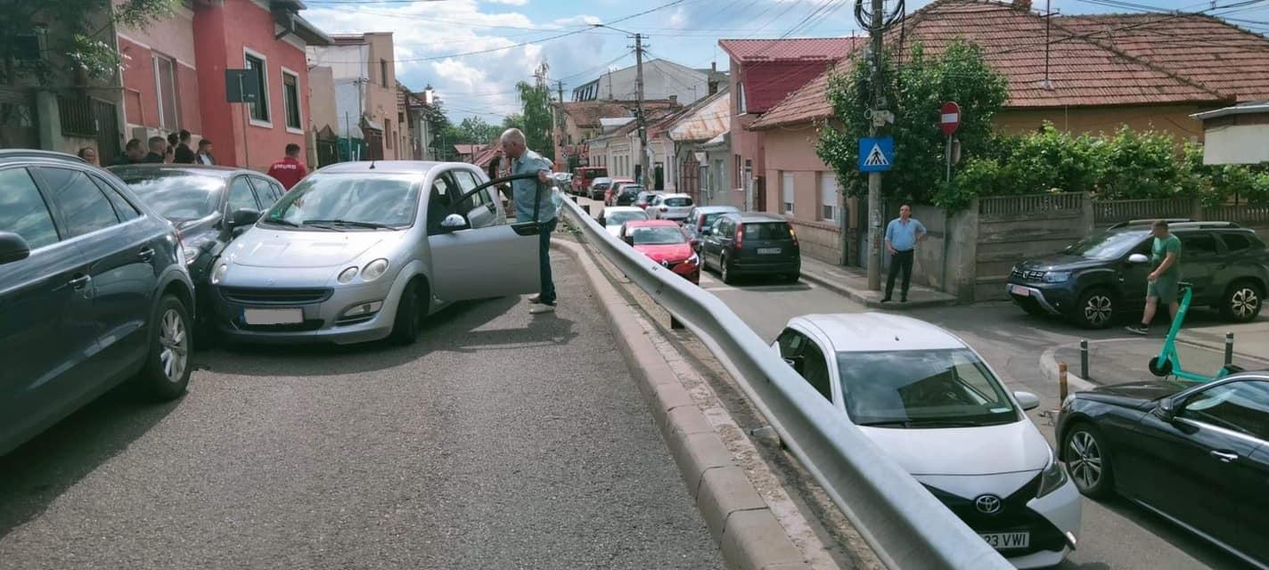 Accident cu trei mașini pe strada Hașdeu
